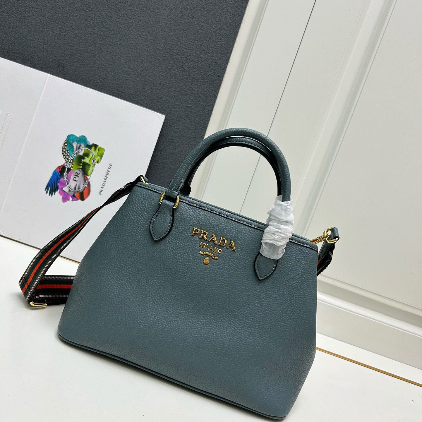 Pra*a shopping bags